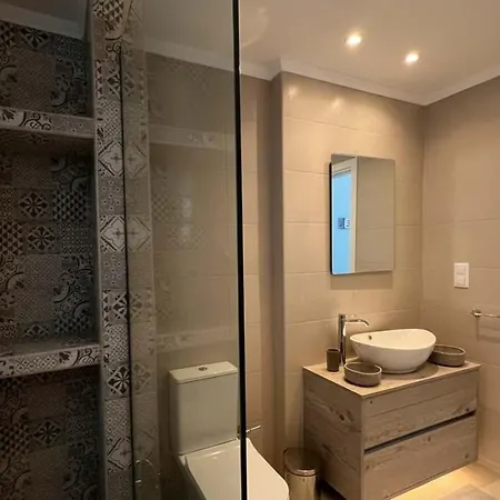 Coastal Modern In Facing The Sea האראקי